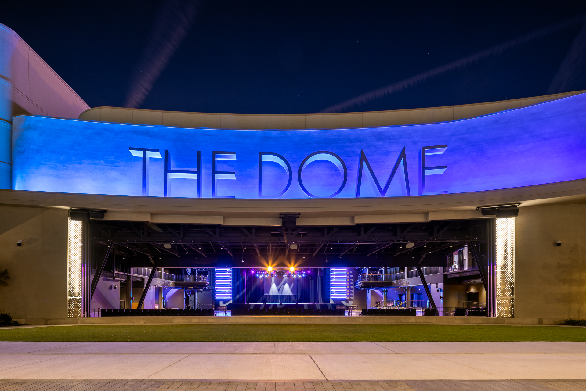 The dome view from lawn (wide angle at night)